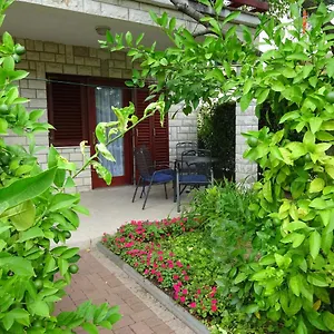 apartments-niko-sukosan-23206.hotelinzadar.com/