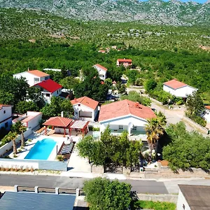 villa-golden-apple.hotelinzadar.com/